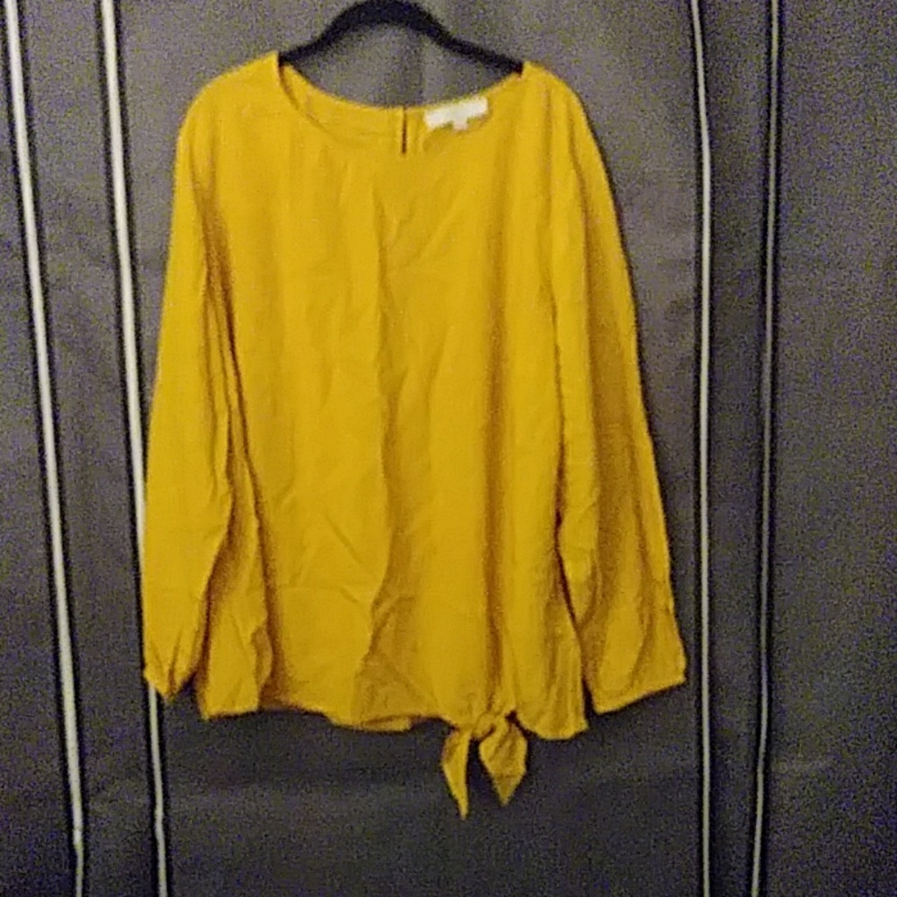 Blouse with side tie